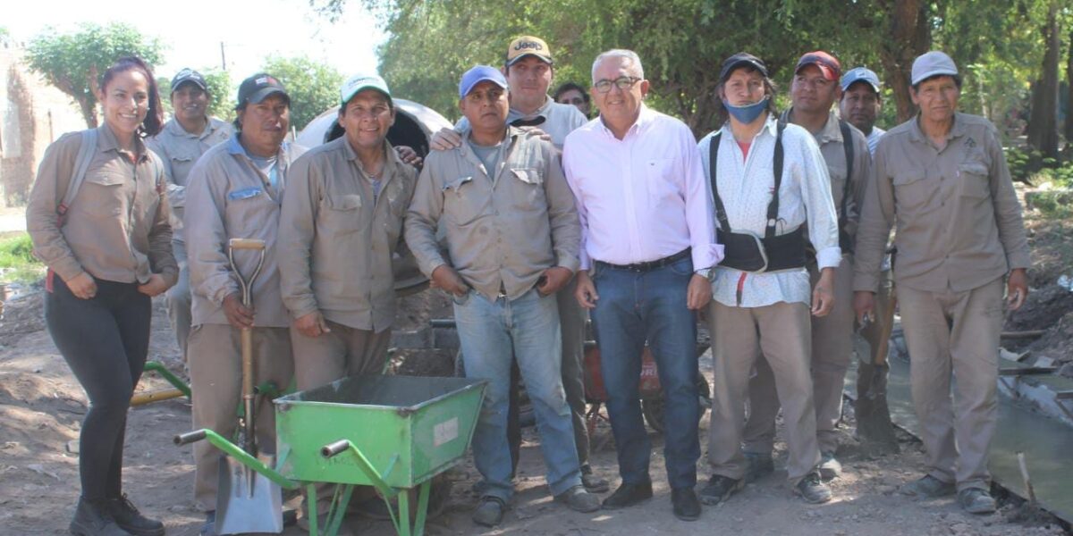Intendente con vecinos